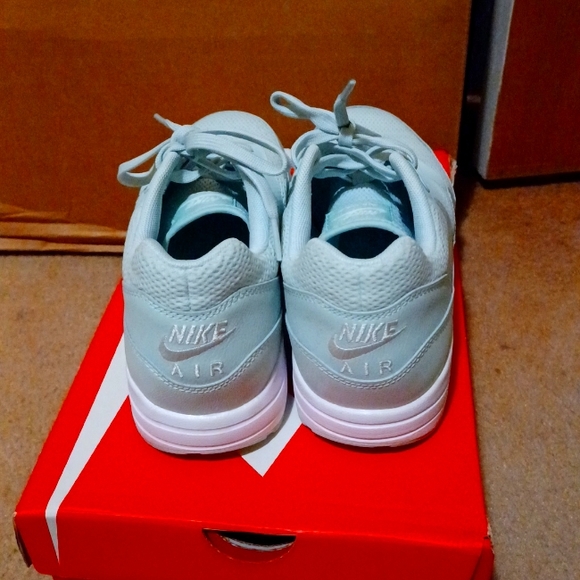 Womens Nike Air Max 1 Ultra Essentials - Picture 2 of 4